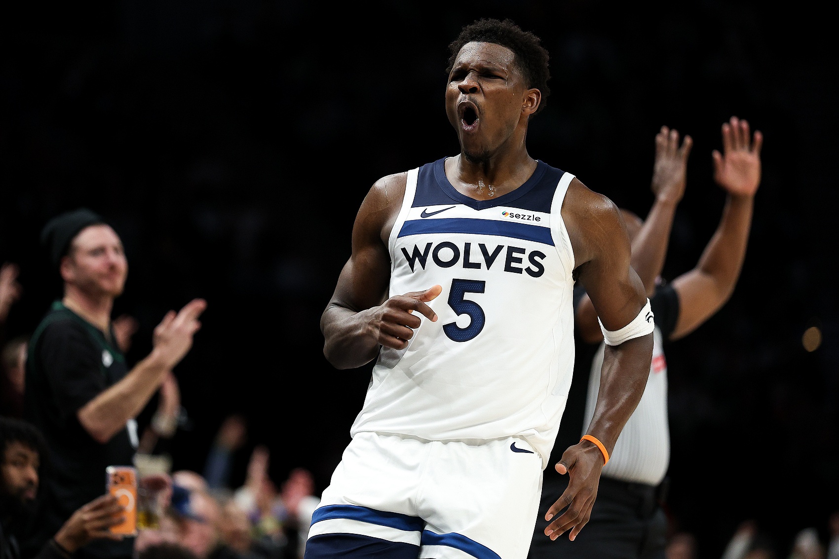 KOK体育官网-阿里纳斯：华子配得上更多MVP讨论 他攻防出色&amp;进步体现在战绩上